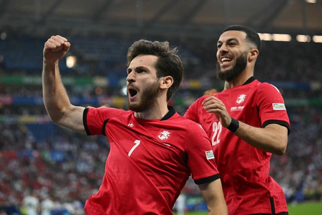 Georgia quật ngã Bồ Đào Nha tạo 'địa chấn' lớn nhất EURO 2024, CH Séc dừng bước từ vòng bảng - Ảnh 1.