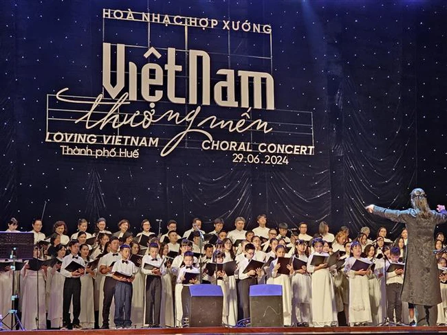 Hành trình hòa nhạc &quot;Việt Nam thương mến&quot; đến với thanh thiếu niên có hoàn cảnh khó khăn - Ảnh 1.