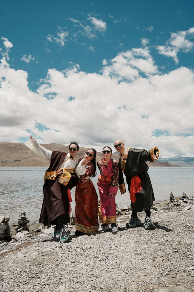 NTK Vungoc&Son du lịch Tây Tạng tìm cảm hứng thiết kế  - Ảnh 6.