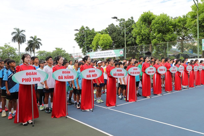 Gần 200 vận động viên tranh tài Giải quần vợt vô địch đồng đội trẻ quốc gia 2024 - Ảnh 2.