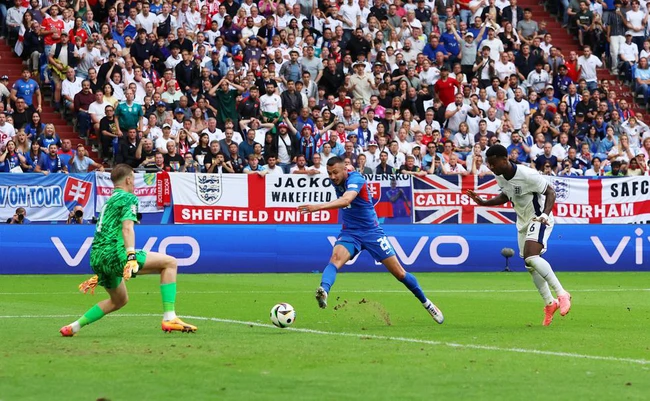 TRỰC TIẾP bóng đá Anh vs Slovakia (0-1): Ivan Schranz chọc thủng lưới 'Tam Sư' - Ảnh 3.