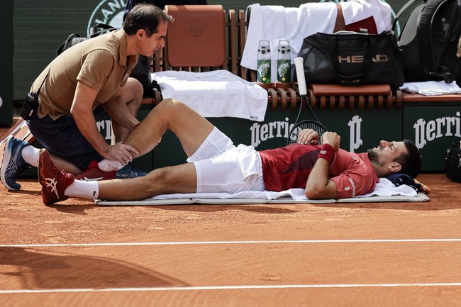 Djokovic hé lộ tình trạng chân thương sau khi thoát hiểm ngoạn mục đi vào lịch sử Roland Garros - Ảnh 3.