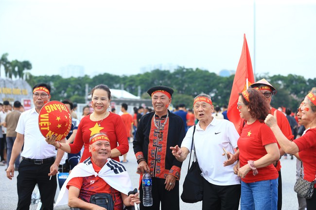 Xem trực tiếp bóng đá Việt Nam vs Philippines: Văn Lâm bắt chính, Hoàng Đức sát cánh cùng Quang Hải - Ảnh 5.