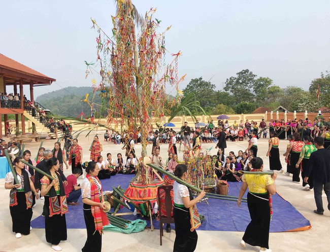  Giữ gìn, bảo tồn, phát huy giá trị của Lễ hội cầu mưa - Ảnh 2.
