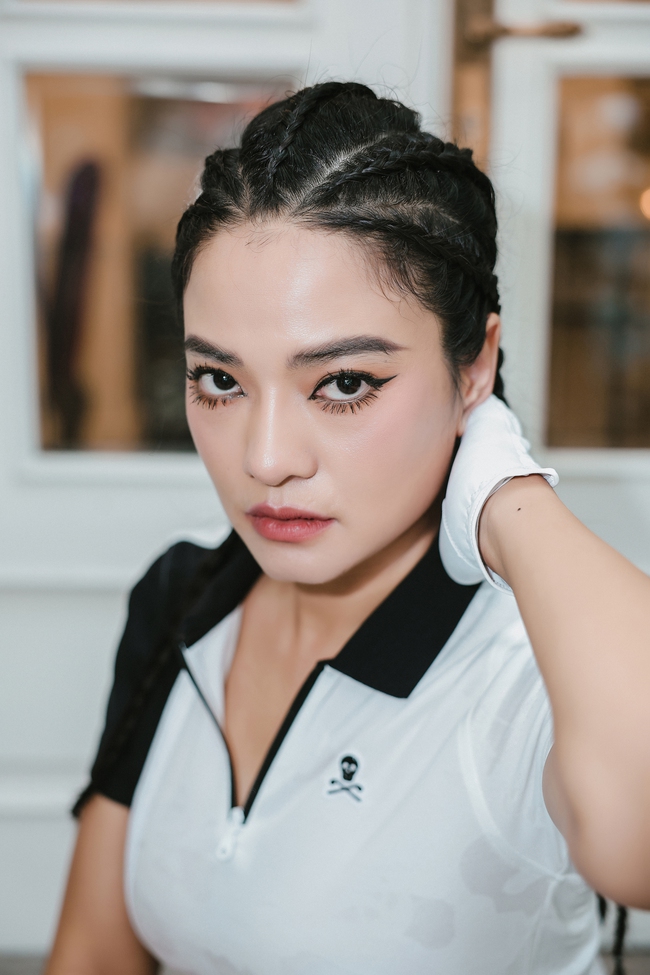 Diễn viên Thuý Hằng tái xuất làm MC và người mẫu, khoe dáng cực chuẩn ở tuổi 42 sau vụ tai nạn - Ảnh 3.
