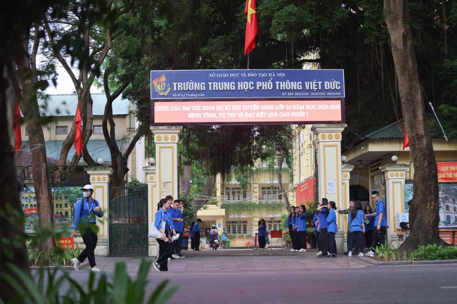 106 nghìn thí sinh Hà Nội bắt đầu thi vào lớp 10 THPT - Ảnh 3.