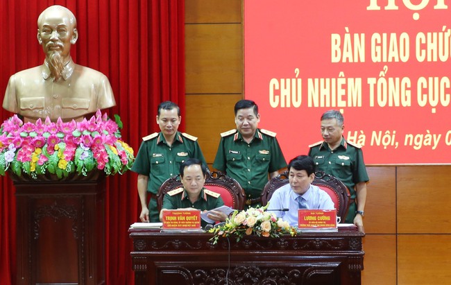 Bàn giao chức trách, nhiệm vụ Chủ nhiệm Tổng cục Chính trị Quân đội nhân dân Việt Nam - Ảnh 1.