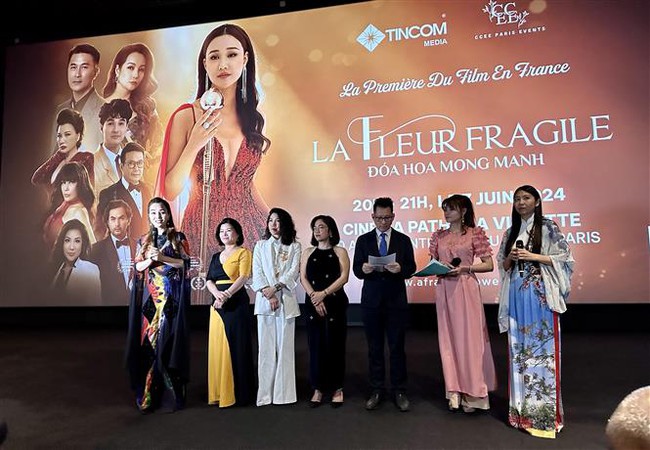 &quot;Đóa hoa mong manh&quot; của Việt Nam ra mắt công chúng Pháp - Ảnh 2.