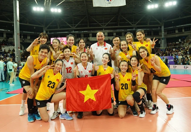 Tuyển bóng chuyền nữ Việt Nam sẵn sàng cho trận đấu với Philippines ở tứ kết FIVB Challenger Cup 2024