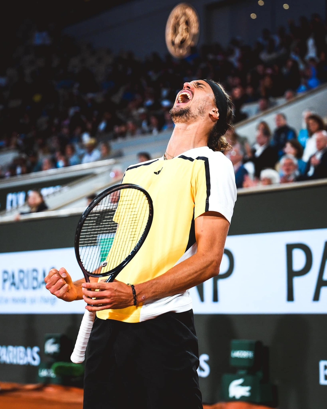 Carlos Alcaraz vô địch Roland Garros 2024 sau màn rượt đuổi ngoạn mục trước Zverev - Ảnh 3.