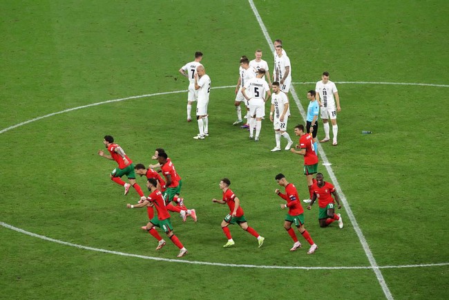 Ronaldo đá hỏng penalty, Bồ Đào Nha vẫn đi tiếp với 'người hùng' bất ngờ sau loạt luân lưu may rủi - Ảnh 5.