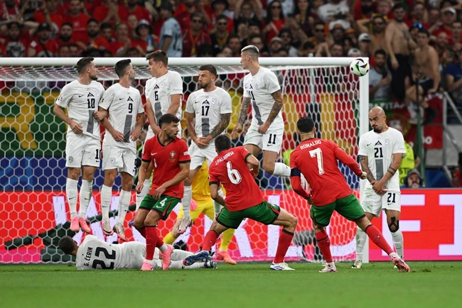 TRỰC TIẾP bóng đá Bồ Đào Nha vs Slovenia: Chiến thắng siêu kịch tính - Ảnh 17.
