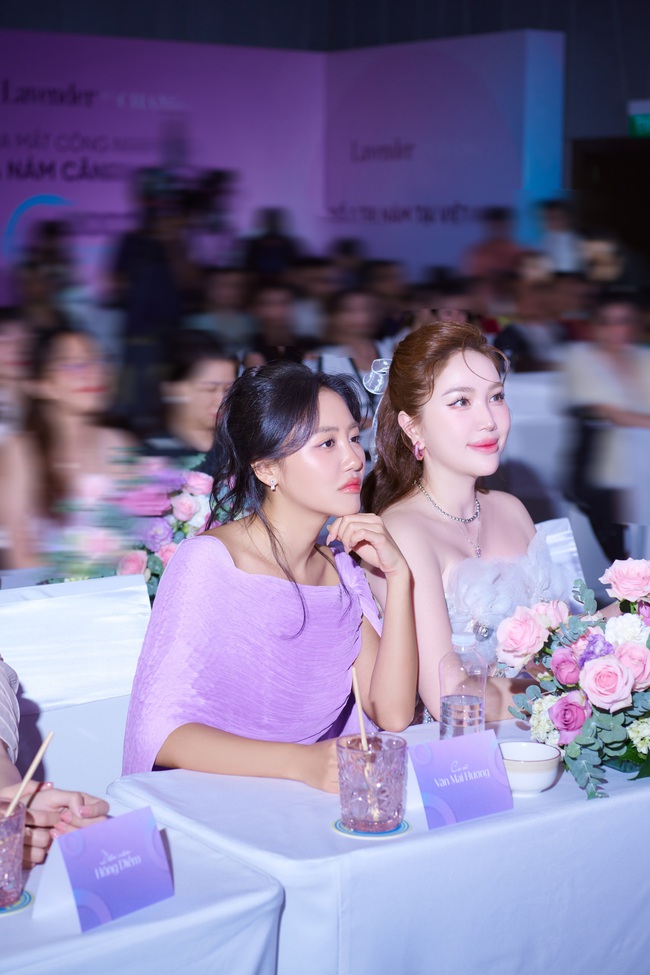 Dàn mỹ nhân Việt so kè nhan sắc ở sự kiện làm đẹp - Ảnh 1.