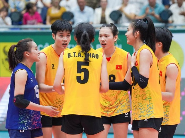 Bóng chuyền nữ Việt Nam thua chóng vánh Thái Lan tại giải châu Á - Ảnh 2.