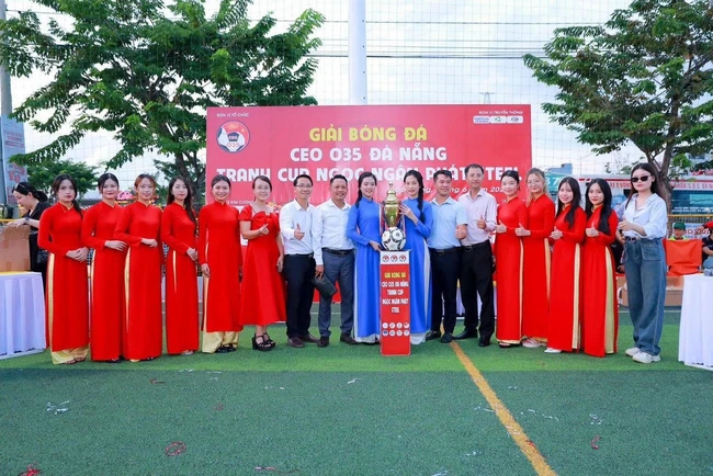 Giải bóng đá CEO O35 Đà Nẵng: Khi các lãnh đạo trổ tài trên trên thảm cỏ… - Ảnh 2.