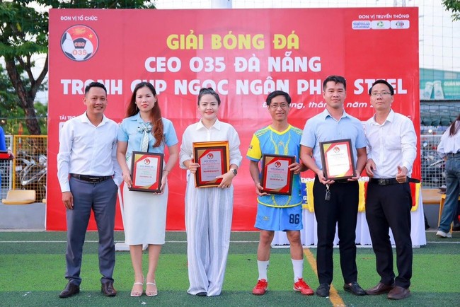 Giải bóng đá CEO O35 Đà Nẵng: Khi các lãnh đạo trổ tài trên trên thảm cỏ… - Ảnh 3.