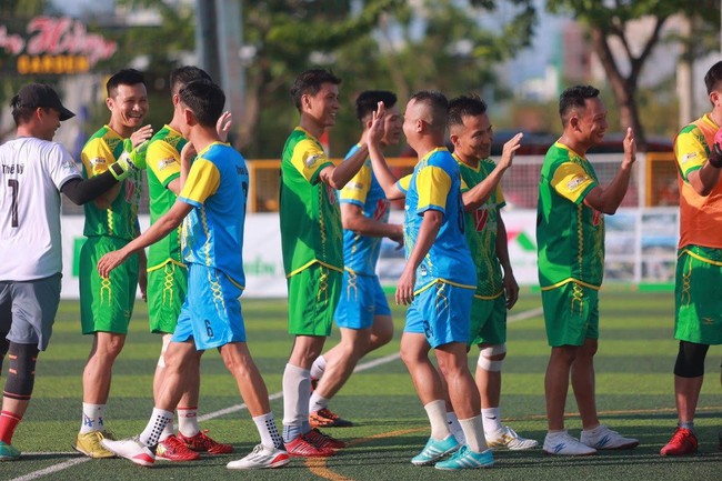 Giải bóng đá CEO O35 Đà Nẵng: Khi các lãnh đạo trổ tài trên trên thảm cỏ… - Ảnh 4.