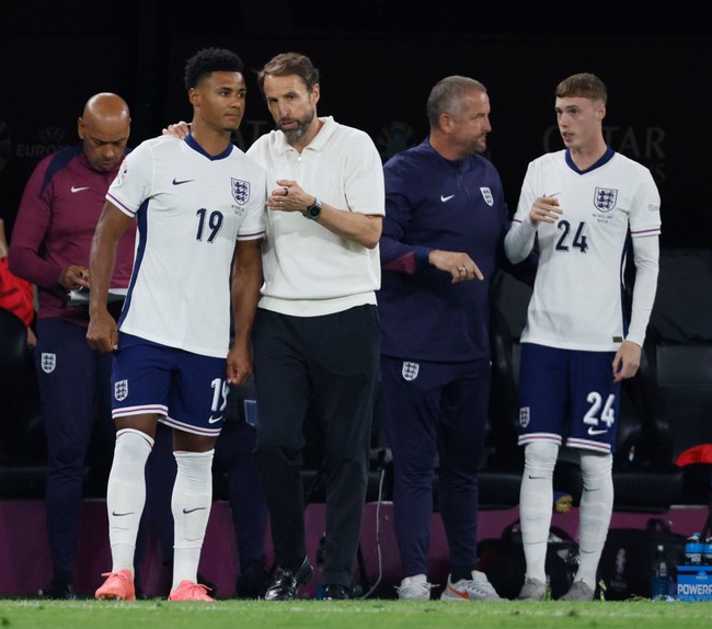 Southgate thay người thiên tài, 2 cầu thủ vào sân từ ghế dự bị giúp ĐT Anh vào chung kết EURO 2024 - Ảnh 1.