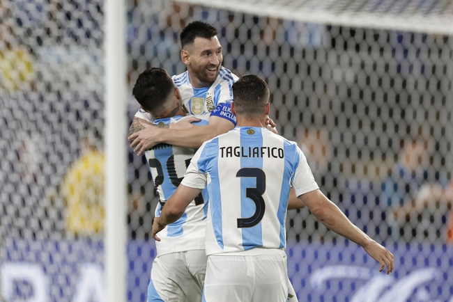 Argentina vào chung kết Copa America 2024: Messi không để vụt mất thời gian - Ảnh 1.