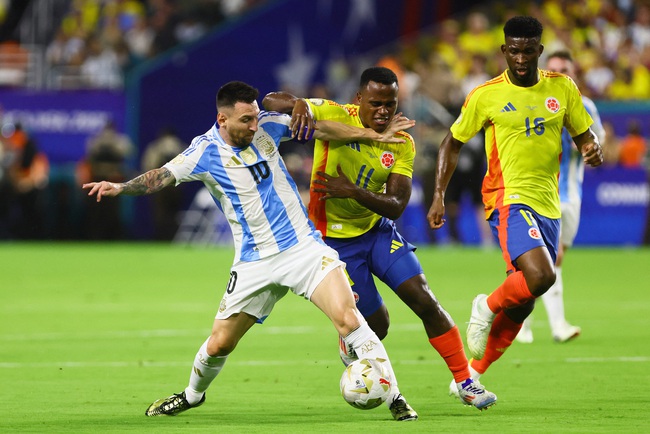 Lautaro Martinez played the role of 'hero' again on the day Messi shed tears, Argentina reached the top of South America in an emotional way - Photo 1.