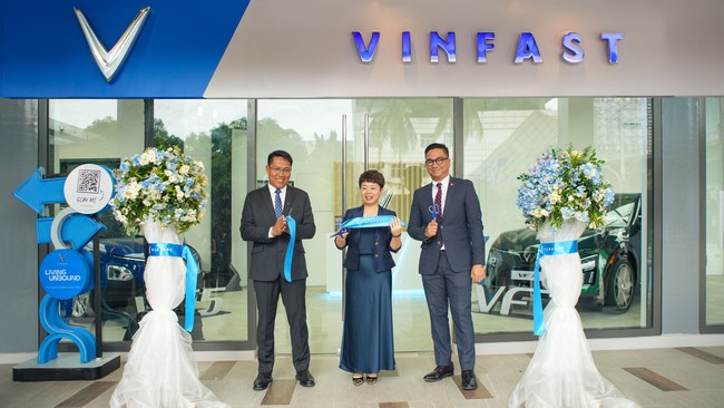 VinFast khai trương ba cửa hàng đại lý đầu tiên tại Philippines - Ảnh 1.