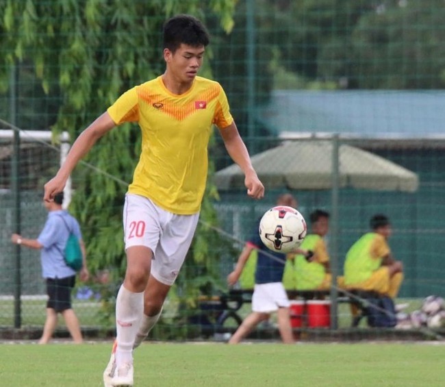 Trung vệ cao 1m91 của U19 Việt Nam Đinh Quang Kiệt được giao trọng trách đặc biệt ở giải U19 Đông Nam Á - Ảnh 2.