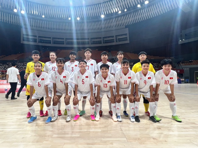 Tuyển futsal nữ Việt Nam hòa kịch tính Uzbekistan, bất bại tại giải giao hữu quốc tế