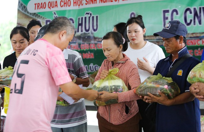 Bóng đá Việt Nam: Cho đi là còn mãi - Ảnh 10.