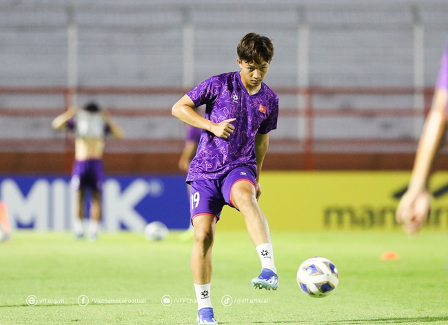 U19 Việt Nam 'thoát hiểm' trước U19 Myanmar nhờ siêu phẩm sút xa, cửa đi tiếp hẹp lại - Ảnh 11.