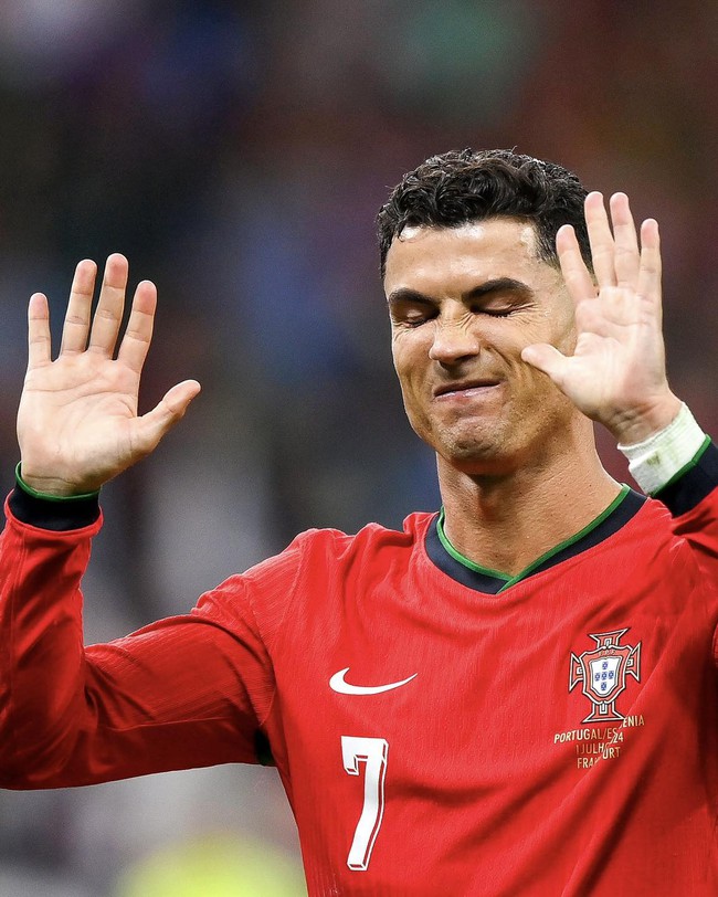 ĐT Bồ Đào Nha: Nước mắt tuôn rơi nhưng Ronaldo đời nào chịu nghỉ - Ảnh 1.