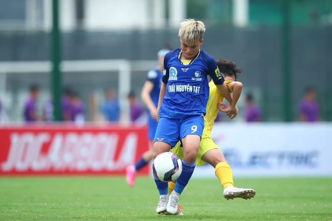 Đàn em Huỳnh Như toả sáng, CLB TP.HCM 1 vững ngôi đầu giải bóng đá nữ VĐQG 2024  - Ảnh 3.