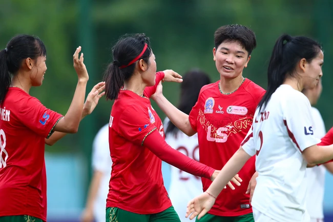 Đàn em Huỳnh Như toả sáng, CLB TP.HCM 1 vững ngôi đầu giải bóng đá nữ VĐQG 2024  - Ảnh 2.