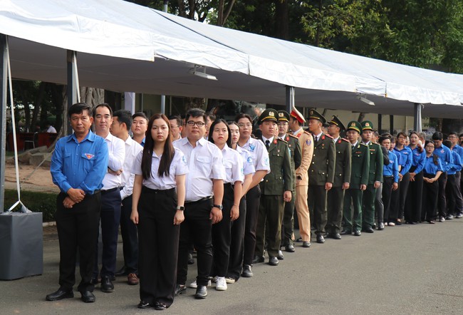 Lễ Quốc tang Tổng Bí thư Nguyễn Phú Trọng: Người dân bày tỏ sự kính trọng, niềm tiếc thương “Người học trò xuất sắc của Bác Hồ” - Ảnh 2.