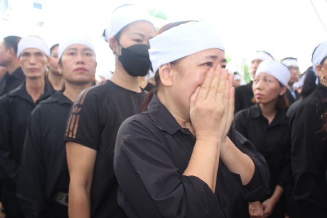 Lễ Quốc tang Tổng Bí thư Nguyễn Phú Trọng: Người dân bày tỏ sự kính trọng, niềm tiếc thương “Người học trò xuất sắc của Bác Hồ” - Ảnh 5.