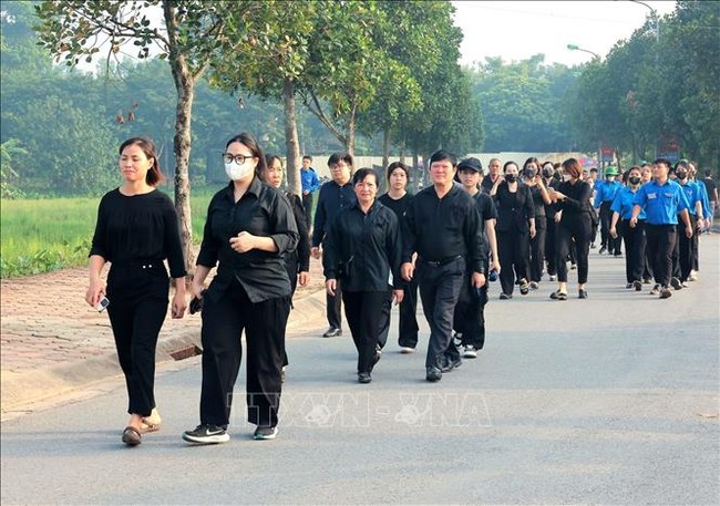 Lễ Quốc tang Tổng Bí thư Nguyễn Phú Trọng: Dòng người như vô tận tưởng nhớ về nhà lãnh đạo trọn đời vì nước, vì dân - Ảnh 4.