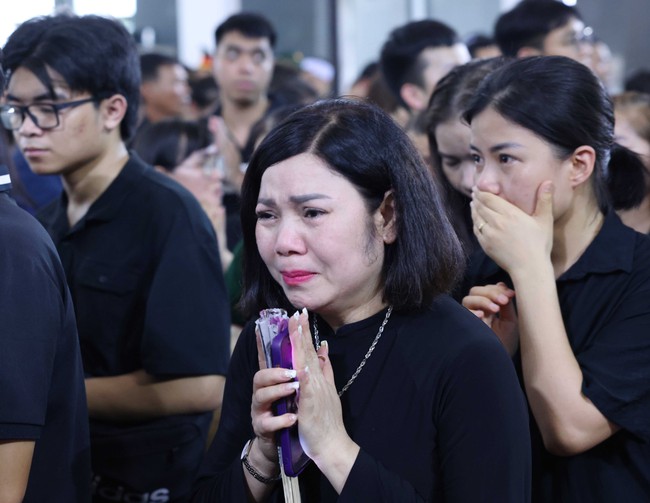 Lễ Quốc tang Tổng Bí thư Nguyễn Phú Trọng: Người dân cả nước thương tiếc nhà lãnh đạo tài năng, đức độ - Ảnh 3.