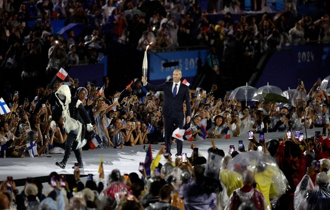 Chùm ảnh lễ khai mạc Olympic Paris 2024: Độc đáo, mãn nhãn và đầy màu sắc - Ảnh 22.