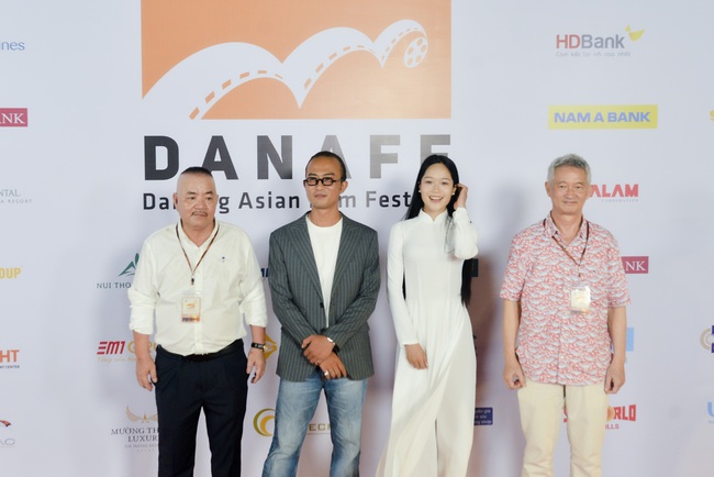 Dàn sao Việt Nam và quốc tế trên Thảm đỏ Liên hoan phim Châu Á Đà Nẵng 2024 - Ảnh 11.