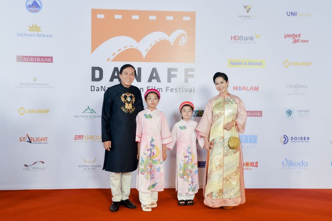 Dàn sao Việt Nam và quốc tế trên Thảm đỏ Liên hoan phim Châu Á Đà Nẵng 2024 - Ảnh 13.