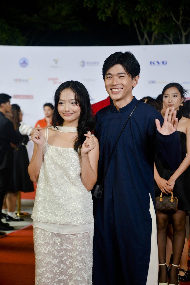 Dàn sao Việt Nam và quốc tế trên Thảm đỏ Liên hoan phim Châu Á Đà Nẵng 2024 - Ảnh 17.