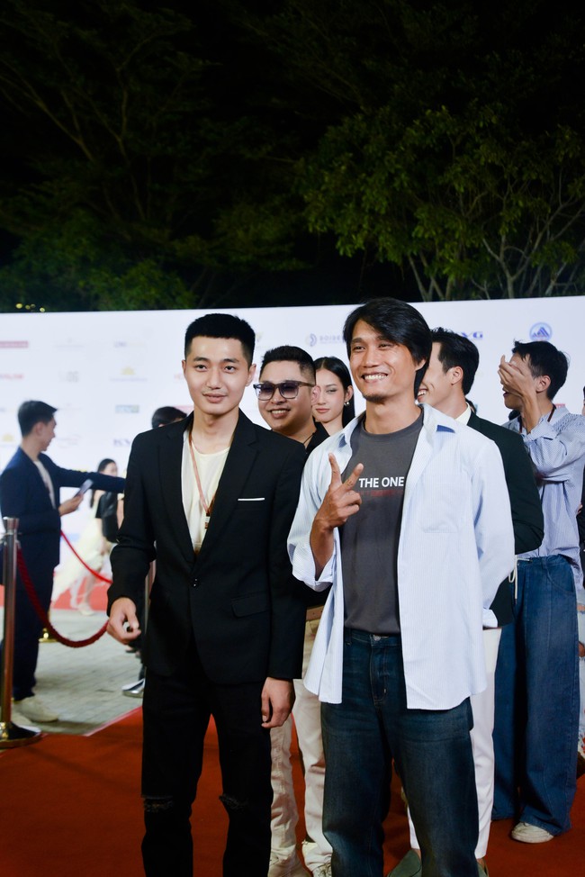 Dàn sao Việt Nam và quốc tế trên Thảm đỏ Liên hoan phim Châu Á Đà Nẵng 2024 - Ảnh 18.