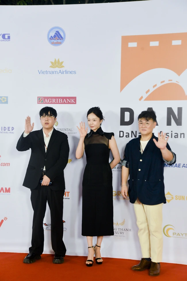 Khai mạc LHP châu Á Đà Nẵng: NSND Đặng Nhật Minh nhận giải Thành tựu điện ảnh - Ảnh 2.
