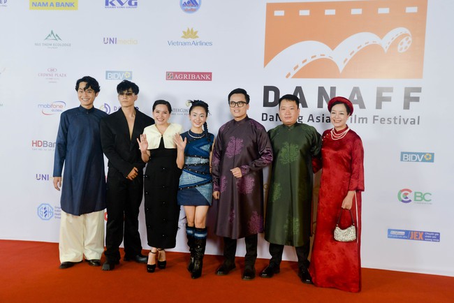 Dàn sao Việt Nam và quốc tế trên Thảm đỏ Liên hoan phim Châu Á Đà Nẵng 2024 - Ảnh 9.