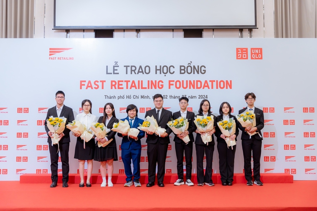 Quỹ Fast Retailing trao 9 học bổng cho hoc sinh Việt Nam - Ảnh 1.