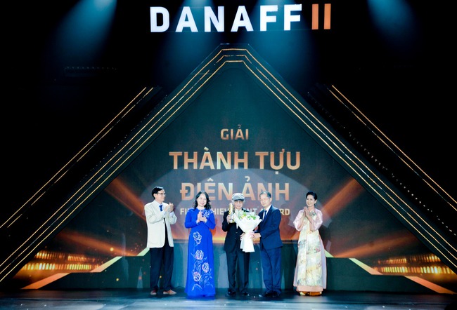 Khai mạc LHP châu Á Đà Nẵng: NSND Đặng Nhật Minh nhận giải Thành tựu điện ảnh - Ảnh 8.