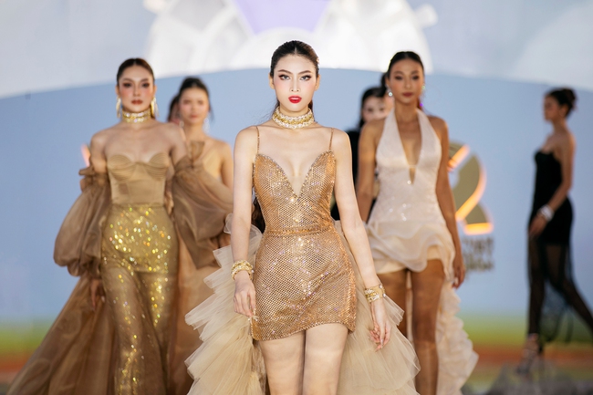 Dàn mỹ nhân đổ bộ thảm đỏ Vietnam Fashion Fest 8 - Ảnh 11.