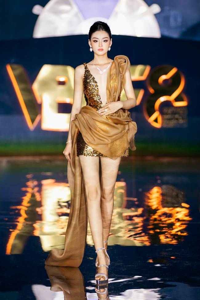 Dàn mỹ nhân đổ bộ thảm đỏ Vietnam Fashion Fest 8 - Ảnh 13.