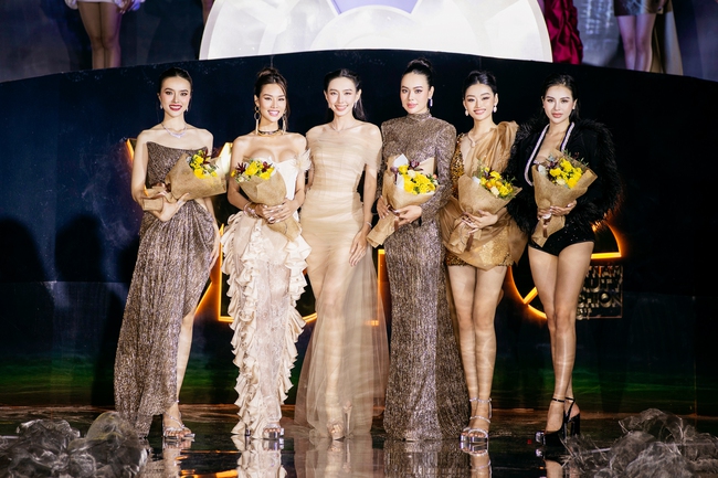 Dàn mỹ nhân đổ bộ thảm đỏ Vietnam Fashion Fest 8 - Ảnh 15.