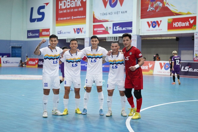 Hồ Văn Ý được tôn vinh ở giải futsal quốc gia - Ảnh 1.