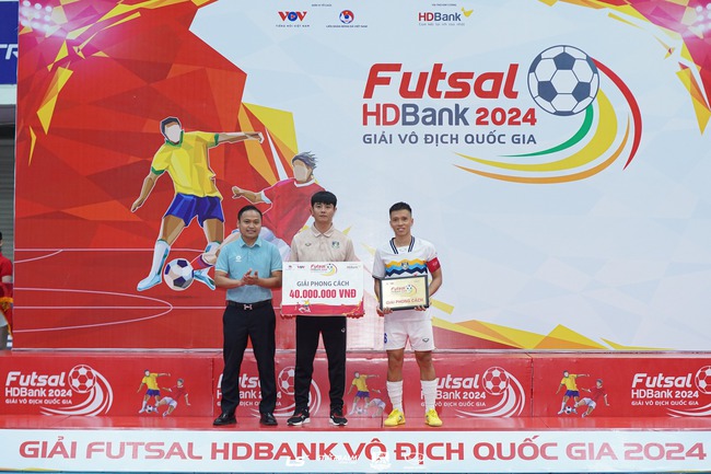 Hồ Văn Ý được tôn vinh ở giải futsal quốc gia - Ảnh 3.